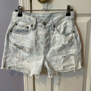 American Eagle light wash jean shorts                       SIZE: 00